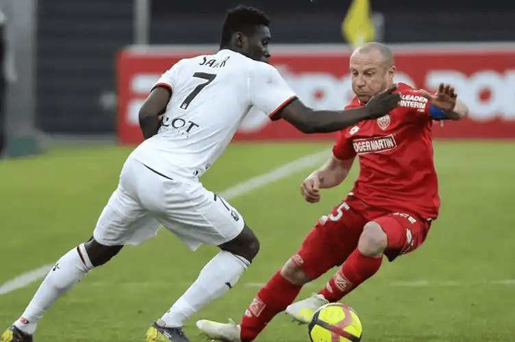 法甲劲旅VS法乙黑马！斯特拉斯VS兰斯：主场龙硬刚零封王者，杯赛生死战悬念拉满